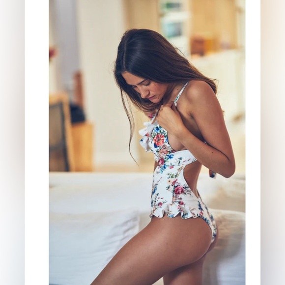 NWT Kai Lani Ruffle One Piece Size Small - Picture 6 of 7